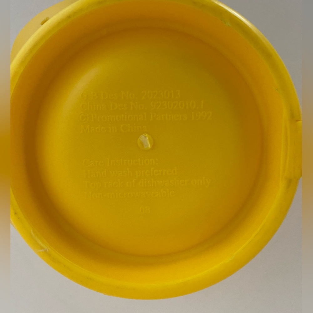 1992 Tweety Bird Looney Tunes Mug Hard Plastic Yellow Coffee Mug Vintage - Picture 8 of 12